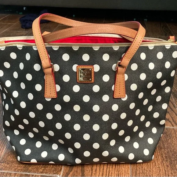 I have a few Dooney & Bourke handbags I never use anymore  Never use Dooney & Bourke tote bag display picture 1
